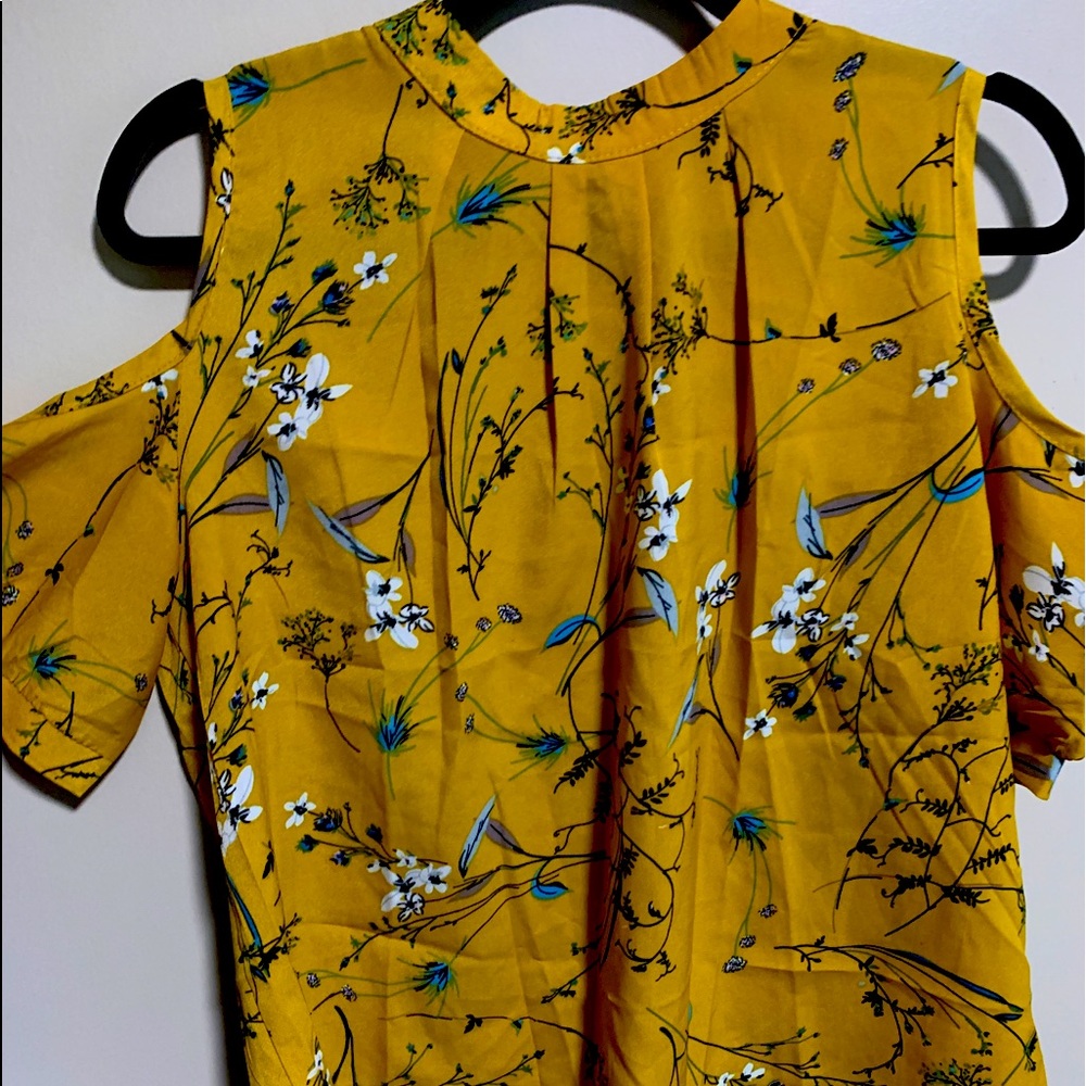 Marigold blouse, size XL, open shoulders